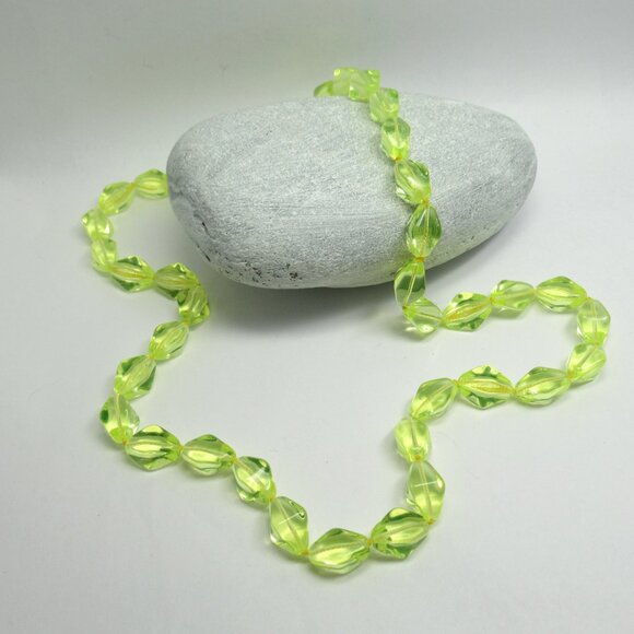 Uranium glass bead necklace - Picture 11 of 11